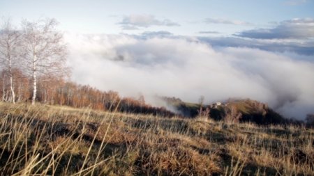 دانلود فوتیج زیبای کوهستان مه گرفته