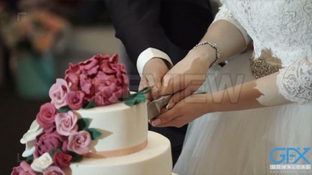 دانلود فوتیج بریدن کیک عروسی