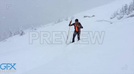 فوتیج مسابقه اسکی در کوه برفی