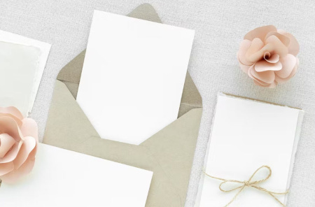 موکاپ کارت عروسی با گل رز