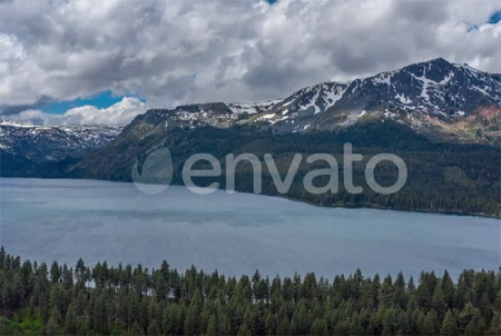 دانلود فوتیج چشم انداز کوه و دریاچه Mountain Lake