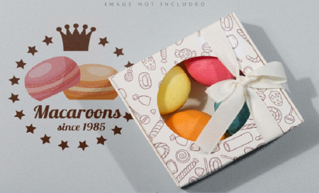 موکاپ لایه باز جعبه شیرینی مربع