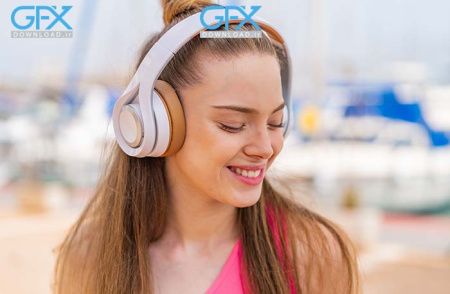 دانلود عکس هدفون در گوش دختر