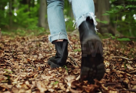فوتیج نمای نزدیک از پیاده روی زن Close-Up Of A Hiker