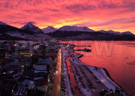 دانلود فوتیج غروب در شهر Sunset City At Ushuaia