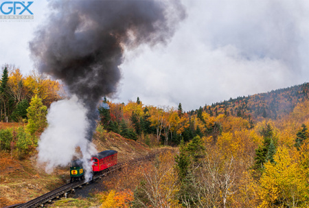 عکس قطار در پاییز