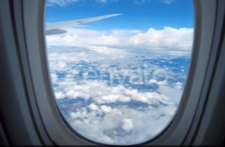 فوتیج ابرهای رویایی از نمای پنجره هواپیما