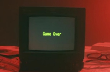 دانلود فوتیج نمایش متن گیم اوور در تلویزیون قدیمی