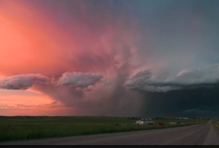فوتیج آماده آسمان ابری و طوفانی با رعد و برق