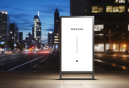 موکاپ لایه باز بیلبورد شهری عمودی