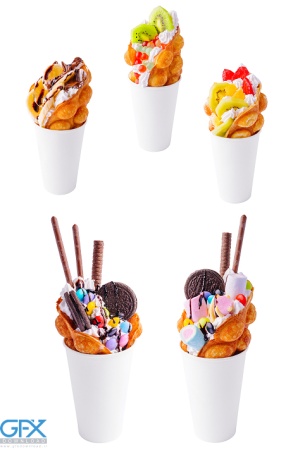 عکس بستنی جذاب با تاپینگ میوه‌های تازه و شکلات