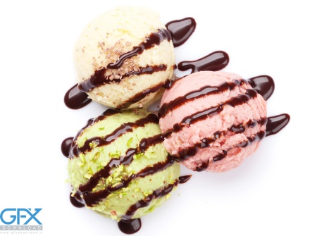 عکس هنری از بستنی رنگین‌کمانی روی زمینه مینیمال سفید