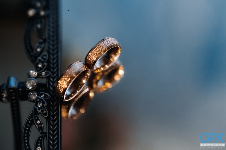 حلقه نامزدی با طراحی مدرن و نگین الماس