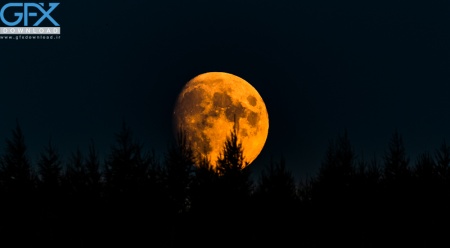 ماه در شب با کیفیت 4K – قابل استفاده در فتوشاپ