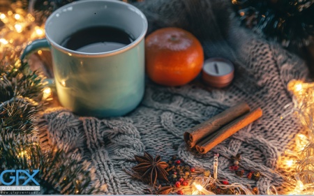 عکس قهوه اسپرسو با دارچین و پس‌ زمینه پاییزی