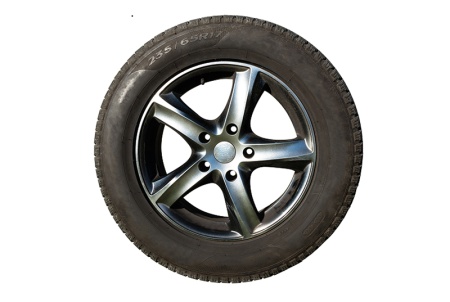 عکس تایر با پس زمینه سفید مناسب چاپ پوستر