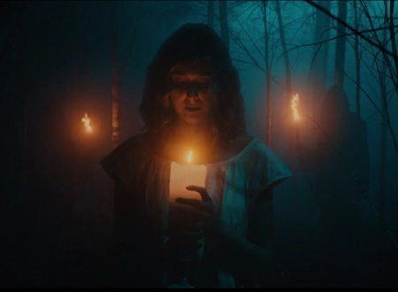 دانلود فوتیج زن در جنگل تاریک Woman In A Dark Forest