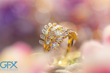 عکس انگشتر طلا با کیفیت بالا برای تبلیغات برندینگ