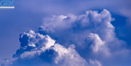 عکس کلوزآپ ابرها با نور طبیعی