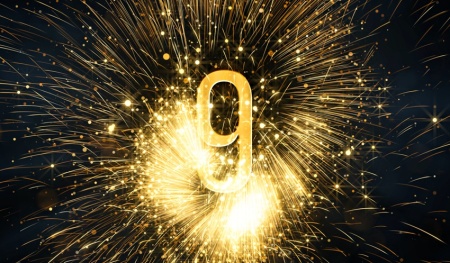 فوتیج شمارش معکوس با افکت انفجار نور و آتش‌ بازی Golden Countdown